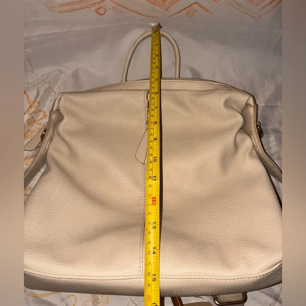 Sakroots Cream & Black Wallet Paired W/ a Cream Colored Backpack From Urban - Picture 6 of 12